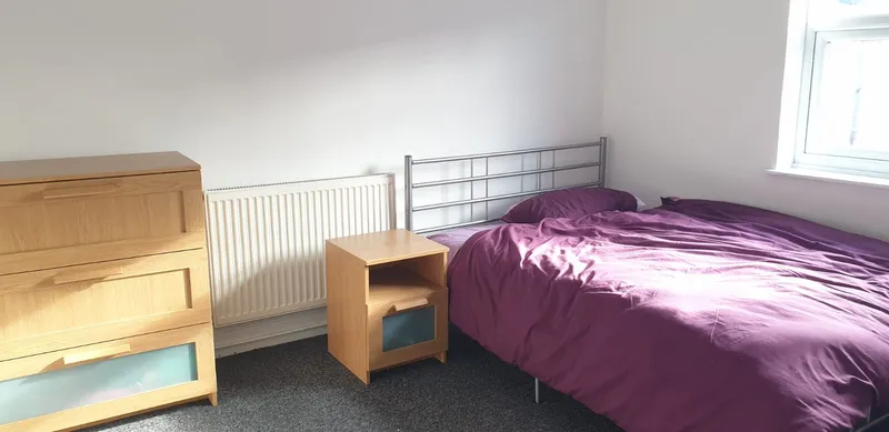 Modern 2 Bed Terraced House // AUG 2026 - Image 9